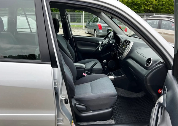 Toyota RAV4 cena 27900 przebieg: 199000, rok produkcji 2005 z Łask małe 301